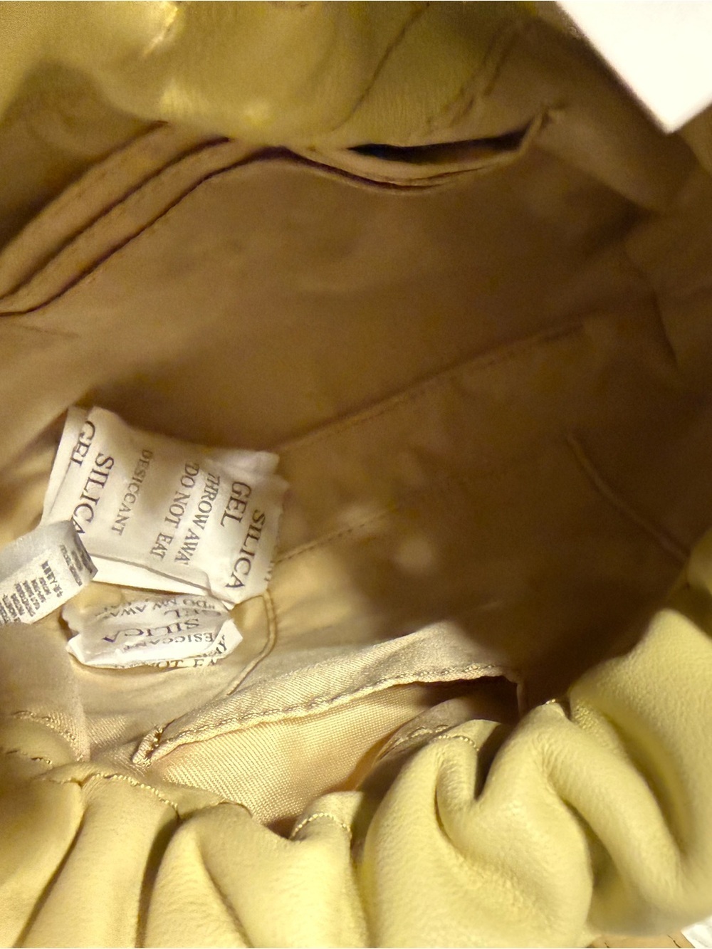Women's Drawstring Bucket Bag in Pale Yellow - Gigi Drawstring - Picture 5 of 7